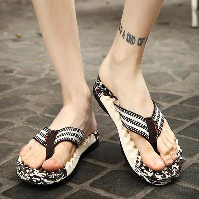 Sandalias de verano antideslizantes para hombre con suela gruesa, ideales para la playa y el hogar.