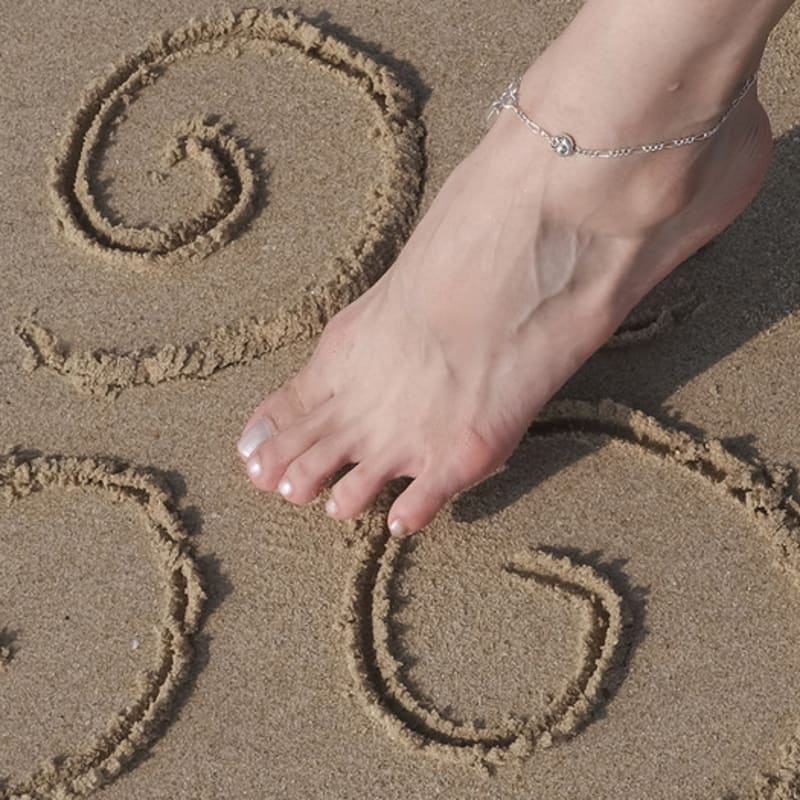 reinheart Star shell anklet