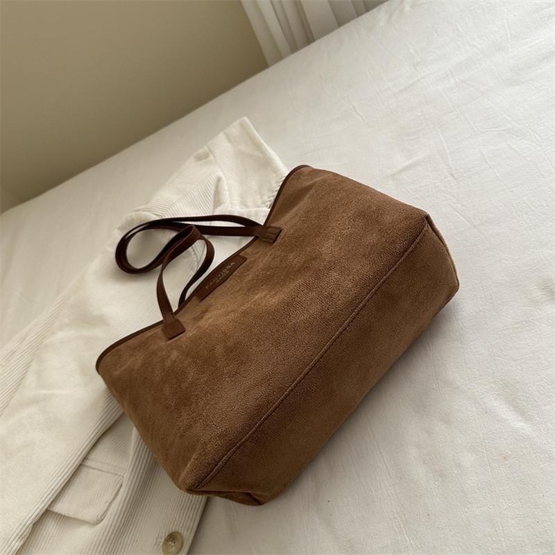 Fashionable Womens Shoulder Tote With Letter Print And Solid Color Design For Commuting