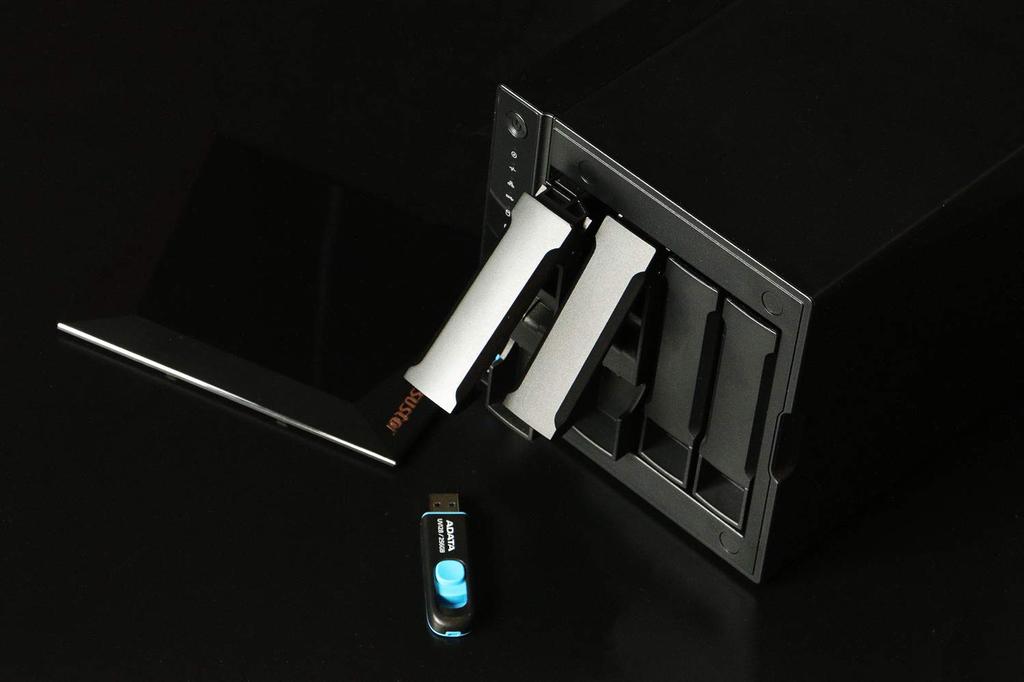 ASUSTOR ASUS Tütarettevõte NAS Komplekt 4 Sahtiga AS3304T Drivestor 4 Pro Varustatud Neljatuumalise Protsessoriga Kiire Pordiga DDR4 2GB Mälu Tootja 3-aastane Garantii