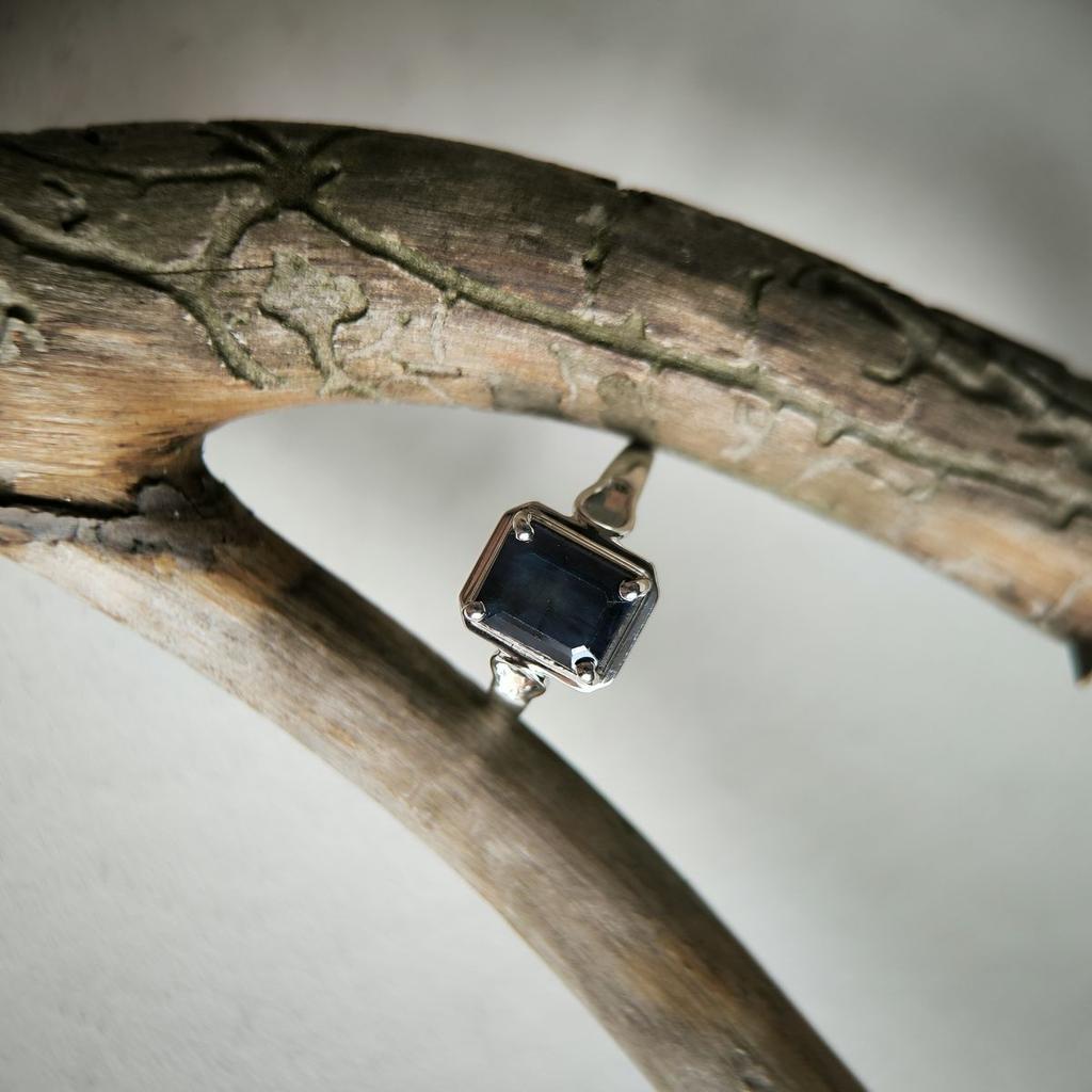 Stříbrný prsten s přírodním safírem 2,367 ct, hmotnost výrobku 3,5 g (2181163)