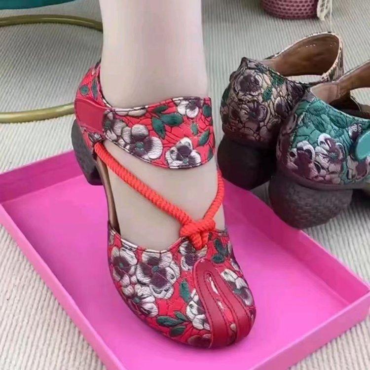 

2025 летние новые этнические ретро женские туфли на толстом каблуке легкие одинарные туфли кожаные сандалии с полой поверхностью мягкая подошва туфли для мам 39 красный