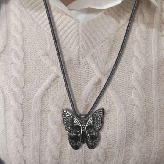 Totenkopf Schmetterling Halskette Gothic Schmetterling Anhänger Halskette Dunkler Stil Hip-Hop Halskette Insektenschmuck Geschenk für Frauen Männer