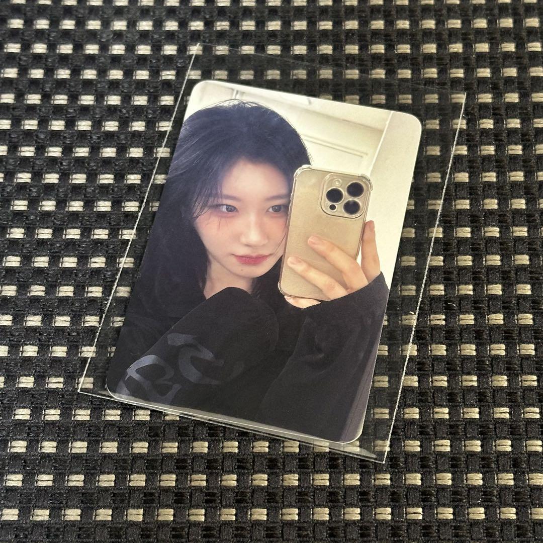 

[USED] itzy Chaeryeong GWBG Pop-Up Limited Edition Windbreaker Trading Card