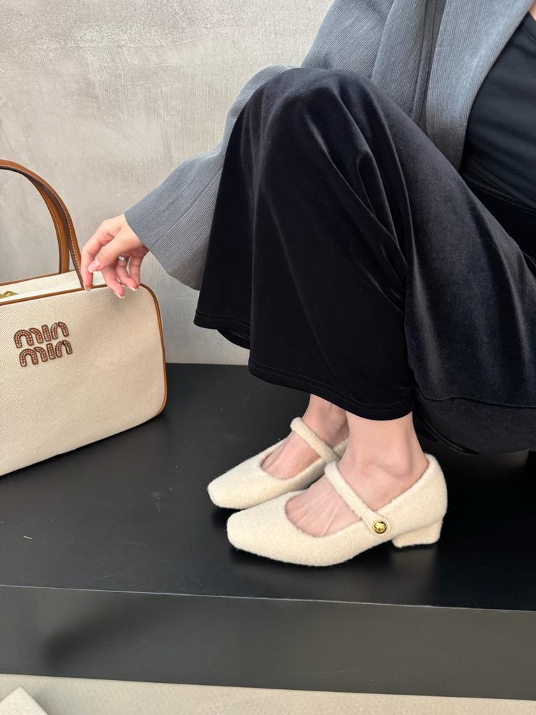 2025 new French thick heel square head woolen single shoes female grandma shoes velvet medium heel Mary Jane fluffy shoes