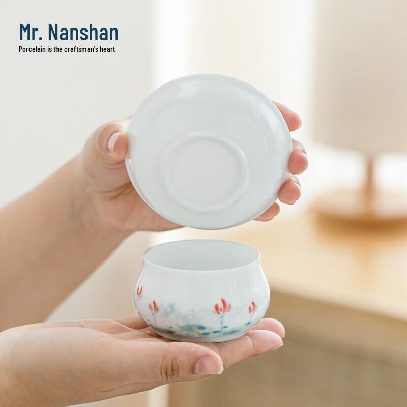 

Hand-Painted Lotus Kung Fu Tea Strainer