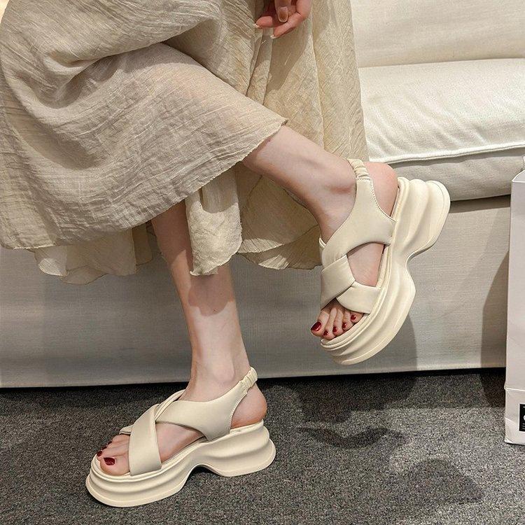 Platform-soled sports sandals women's summer 2025 new versatile beach outer wear Roman shoes soft-soled heightening women's shoes