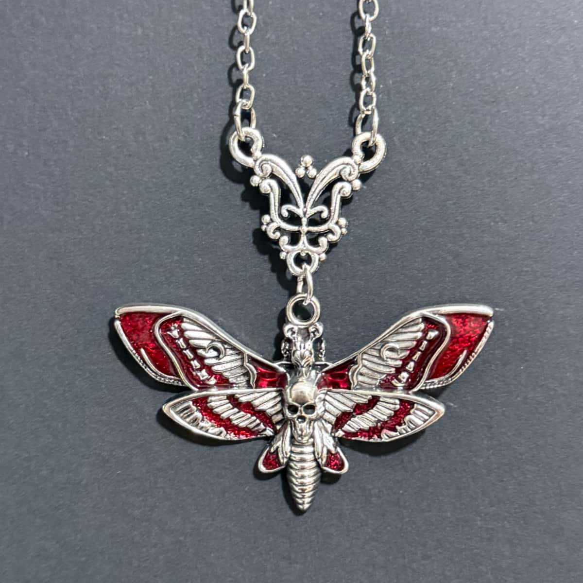 

Gothic Punk Red Glazed Enamel Skull of Death Moth Pendant Necklace for Men Women Halloween Personality Collar Chain Jewelry Gift