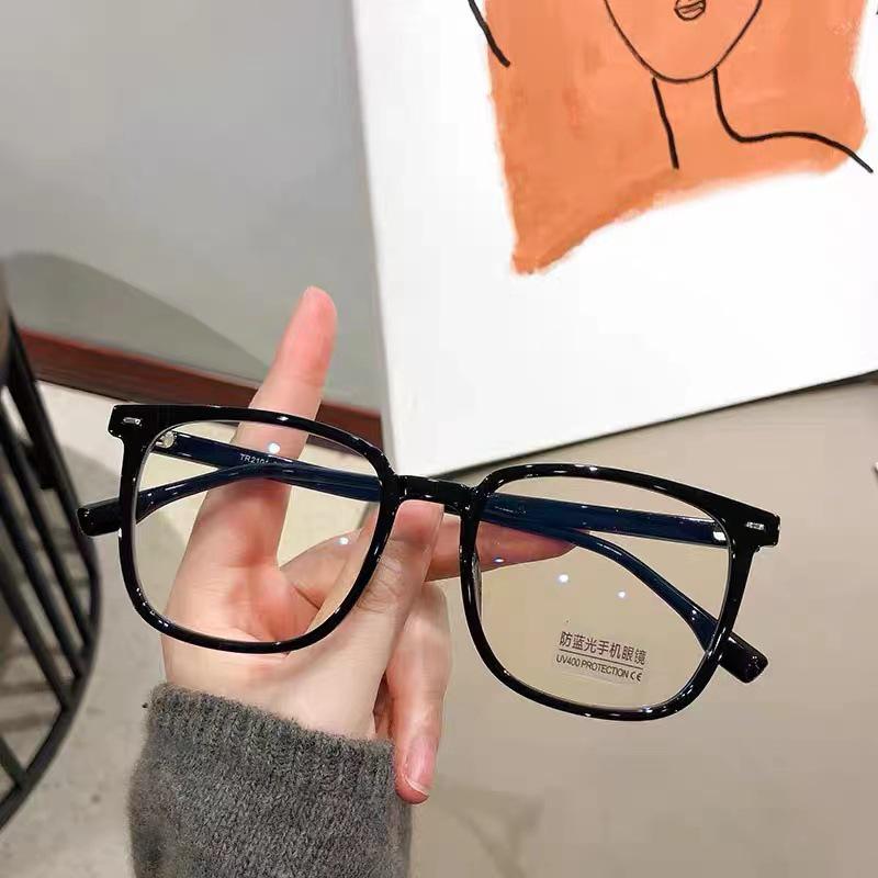 Women's TR90 Color-Changing Myopia Glasses: Large Frame, Versatile Cold Tea Hue, Anti-Blue Light.