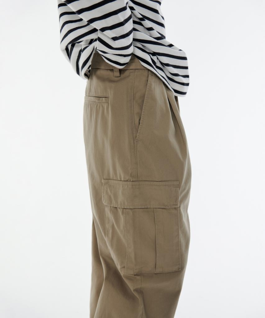 MUSINSA STANDARD One-Pleat Wide Cargo Pants [Beige]