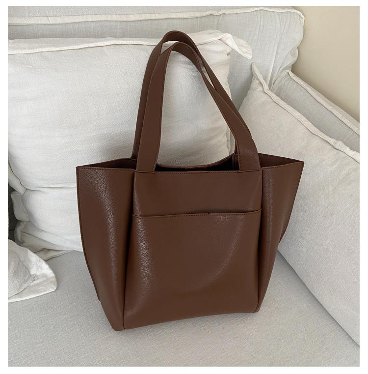 The New Tote Bag Is Fashionable and Simple, Large-capacity Shoulder Bag, Solid Color Handbag, and Female Bag.
