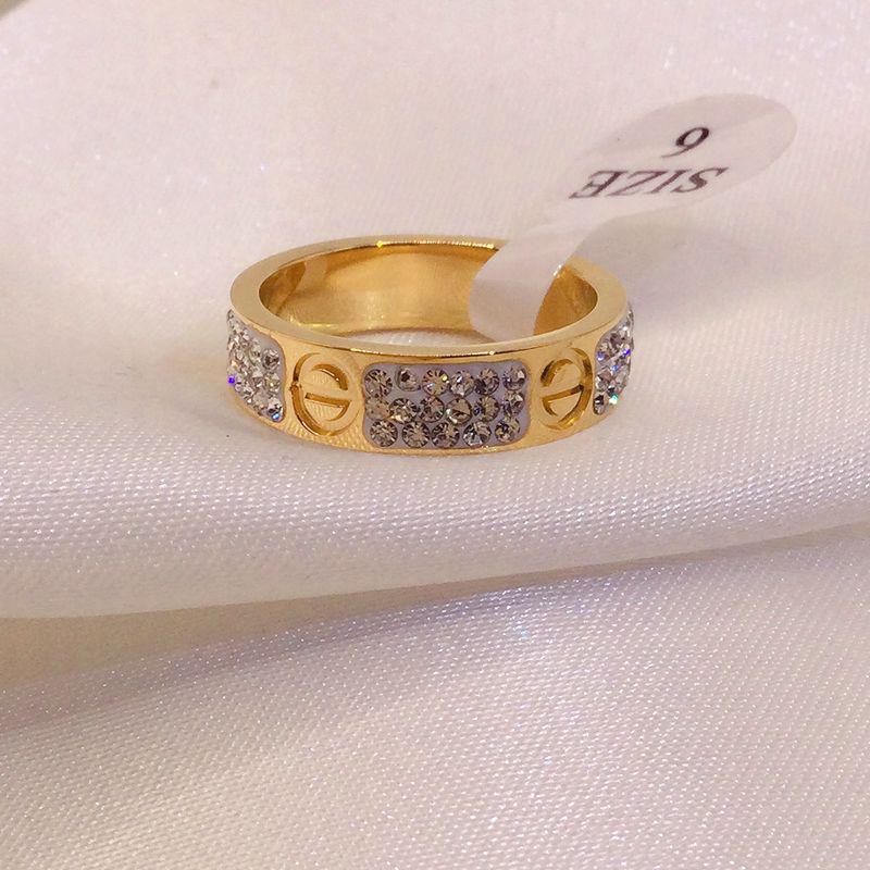 Statement-Ring aus titanlegiertem Stahl mit Diamanten