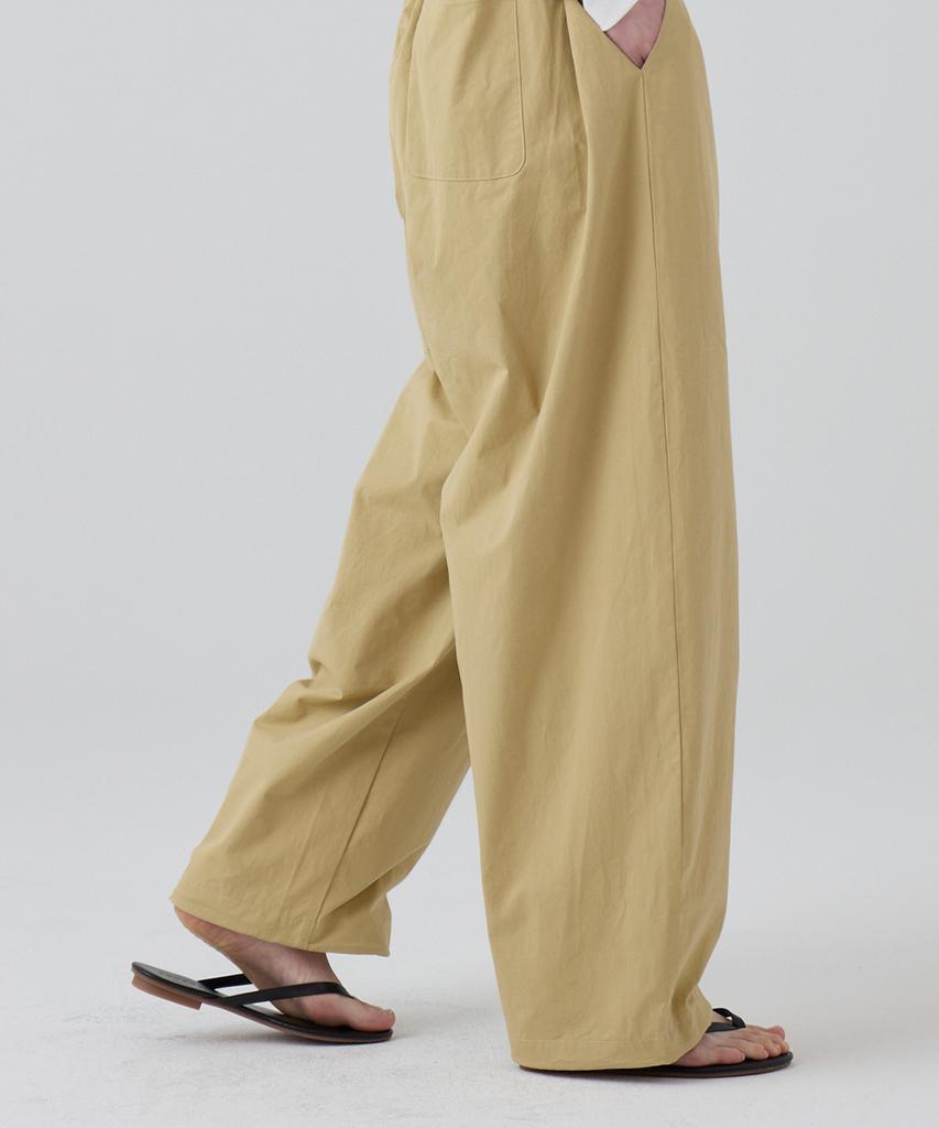 DANGLEDROP Dgdp Balloon Fit Curved Cotton Elastic Waist Pants_Beige