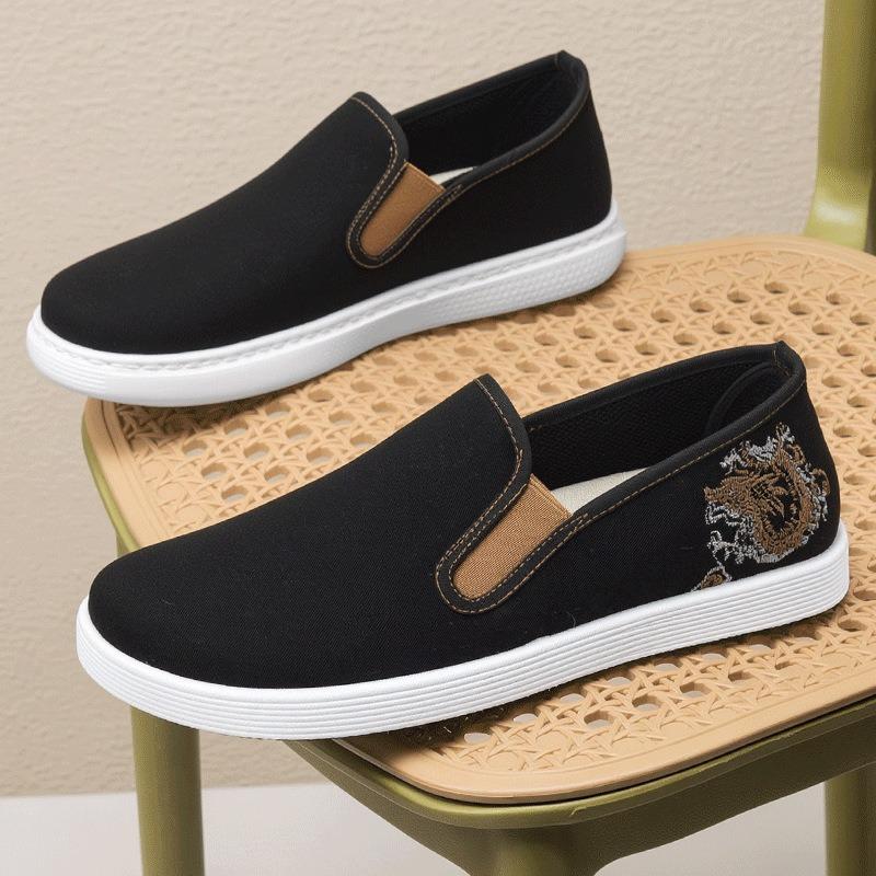 Embroidered old Beijing cloth shoes men's soft-soled breathable one-pedal casual shoes low-top comfortable middle-aged dad shoes