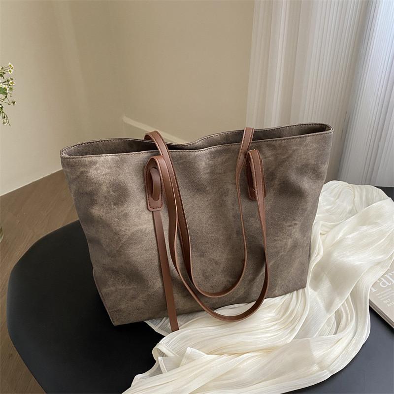 2024 New Retro Fashion Underarm Large Capacity Bag Women's Trendy Commuting Tote Bag Color Block Stitching Shoulder Bag