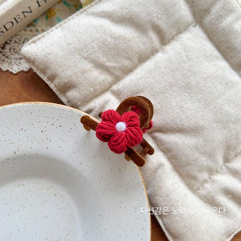 Korean Style Pearl Flower Knit Mini Hair Clip - Child & Women Safe, Non-Damaging, Versatile Hair Accessory