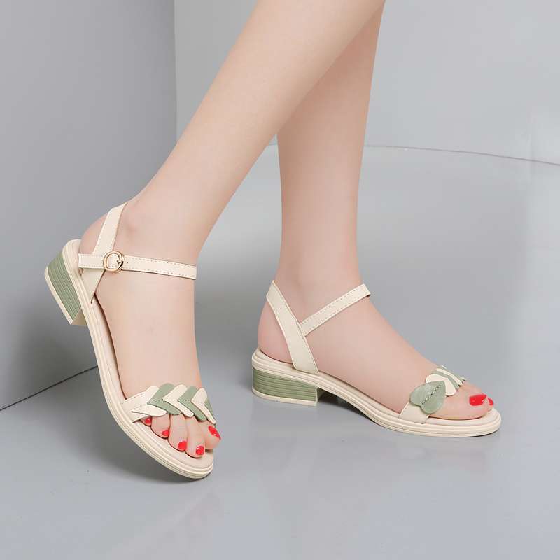 

Женские сандалии 2025 лето новые мягкая подошва прохладные шлепанцы нескользящие ремешок на одно слово маленькие свежие студенческие универсальные балетки 55 зелёный