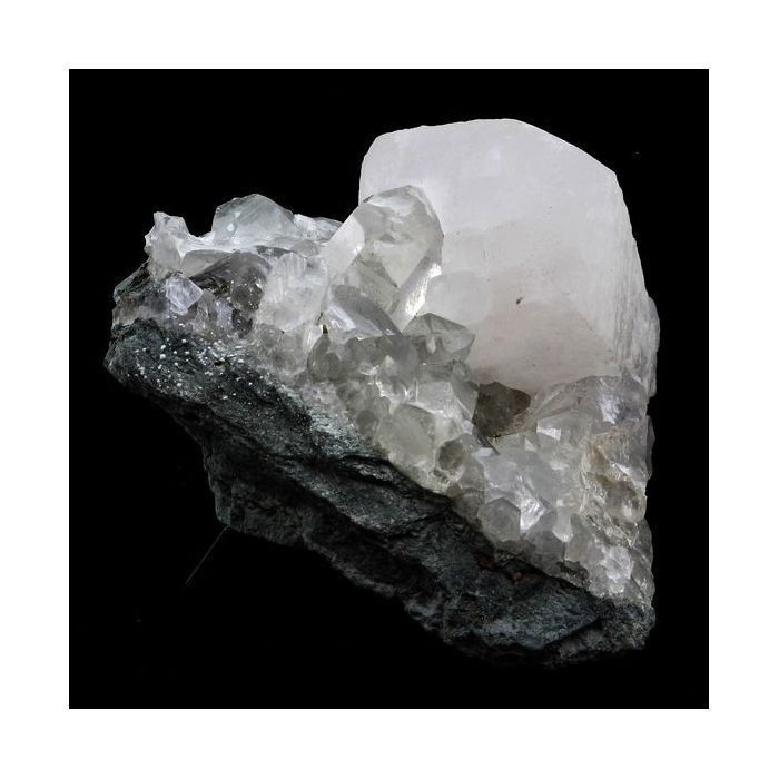 Pierres et Minéraux. Calcite + Quartz. 312.5 ct. Maronne, La Garde-en-Oisans, France..