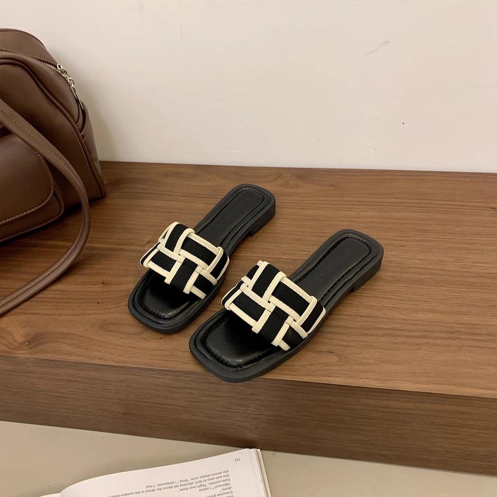 Internet celebrity fashion super fire slippers women summer wear new French flat bottom out beach explosion small fragrant sandals