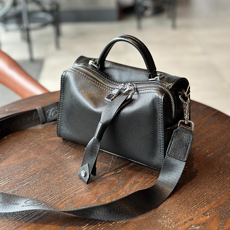 Boston Handbag Women's Spring New Fashionable Large Capacity Casual Pillow Bag Versatile Retro Single Shoulder Crossbody Bag