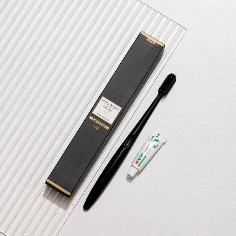 "Special Hotel Toiletries Set: Comb, Disposable Toothbrush with Toothpaste, Soft Bristles, Ideal for Homestays"