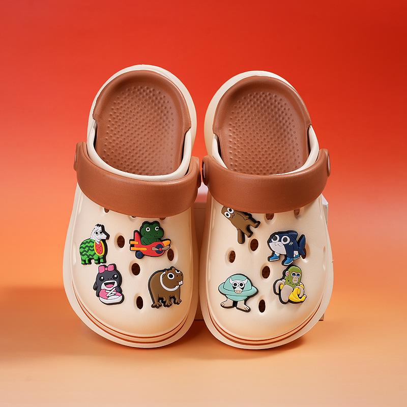 Girls' Summer Perforated Thick-Soled Sandals: Soft EVA Beach Flip-Flops, Hot Style for Outdoor Fun