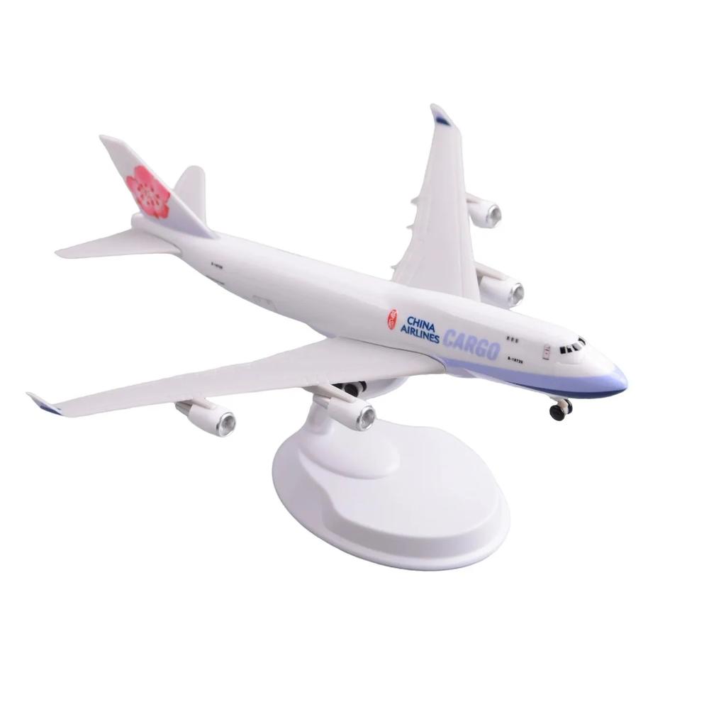 1/400 20cm Maßstab Flugzeug B747 China Airways Fracht Modellflugzeuge ABS Kinderspielzeug Flugzeuge Sammlerstück mit Basis Luke Kann Geöffnet Werden