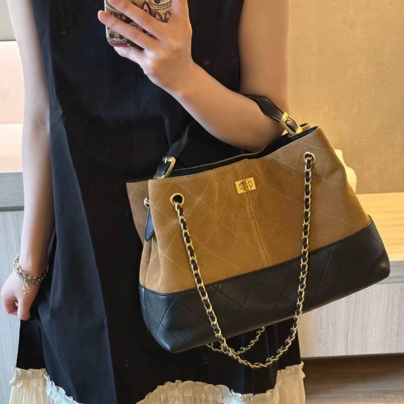 Xiaoxiangfeng Suede Tote Bag Women's Large Capacity Portable Bucket Bag Premium Versatile Rhombus Chain Underarm Bag