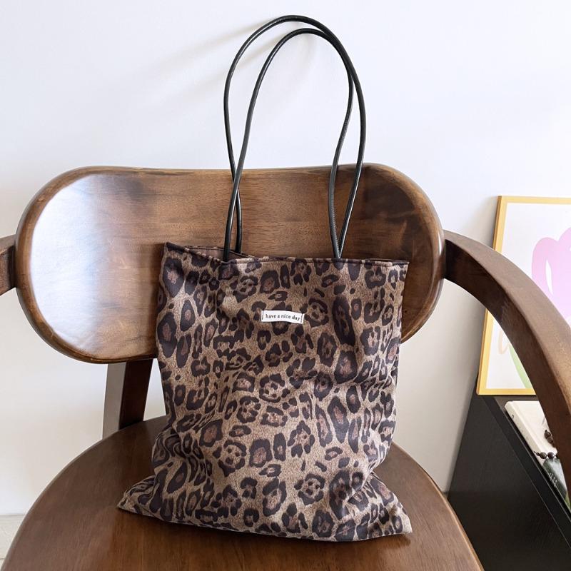 

Autumn and winter light luxury retro suede leopard print shoulder niche design PU shoulder strap slack canvas shoulder bag