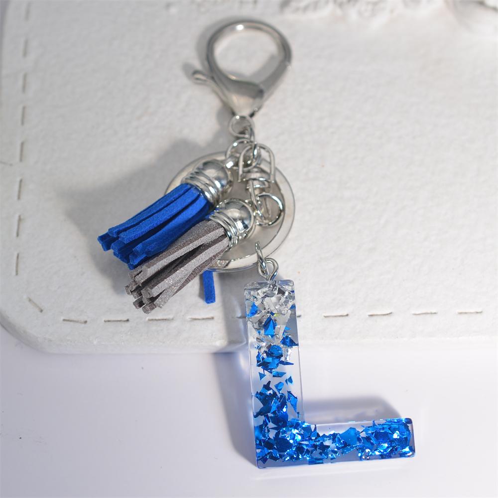 Креативные брелки из смолы с 26 буквами и кисточками — фото 19