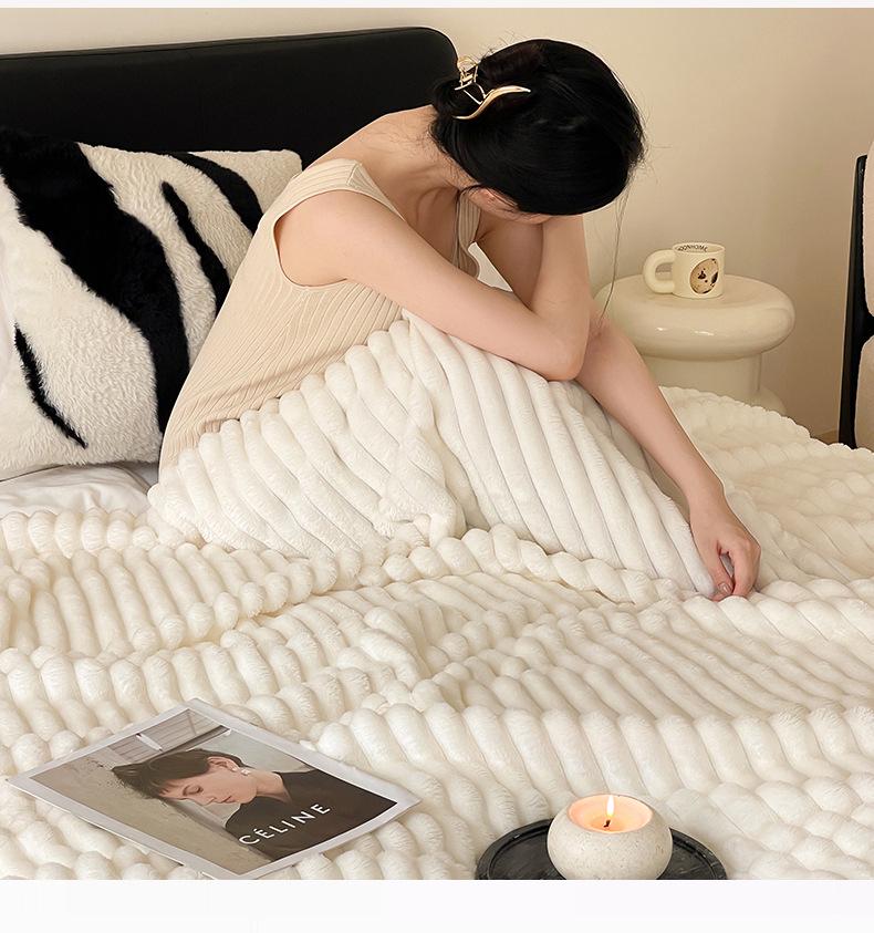 Luxurious Thickened Rabbit Plush Fleece Blanket - Warm, Lightweight, Ideal for Naps and Air Conditioning