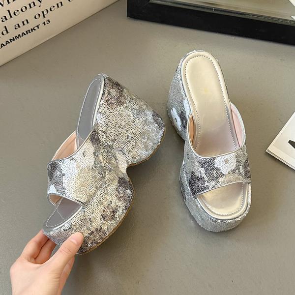 Fashion Slippers Women Summer On A Wedge Luxury Slides Shoes Flower Platform Pantofle Designer 2025 Floral Bling Fashion Shoes Woman's S