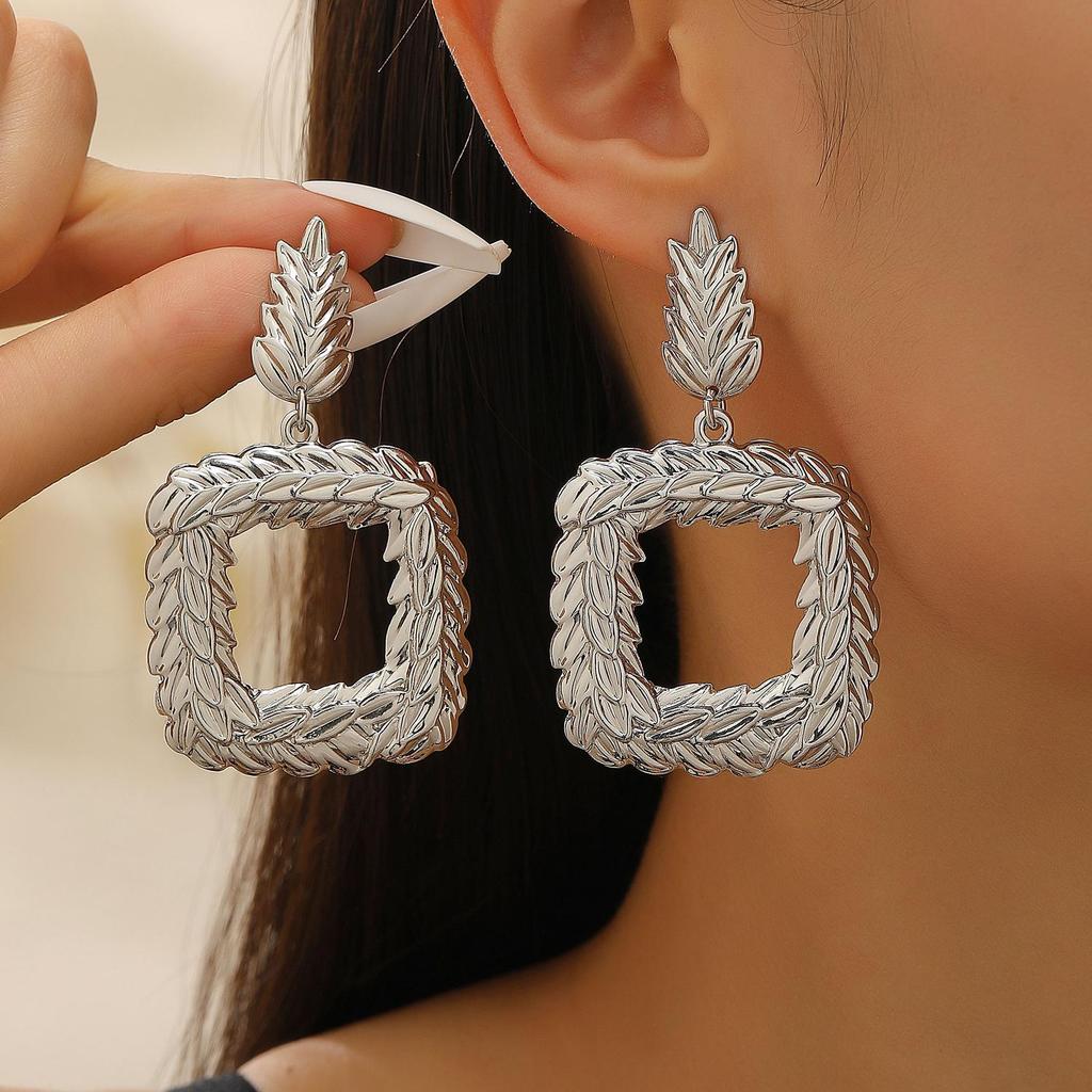 Kadınlar için Retro Geometrik Lava Dokulu Metal Küpeler