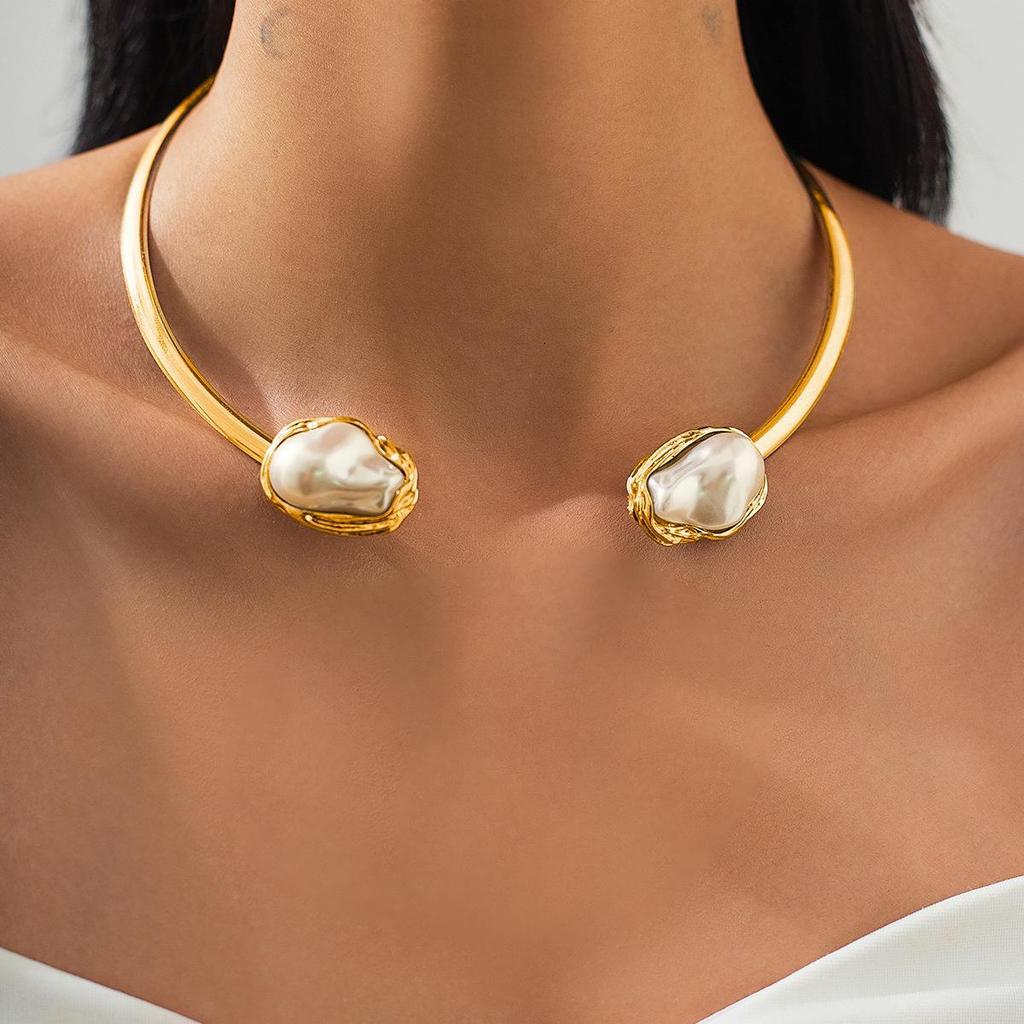 Baroque Pearl Necklace Clavicle Chain Set - European & American Retro Niche Design AVE