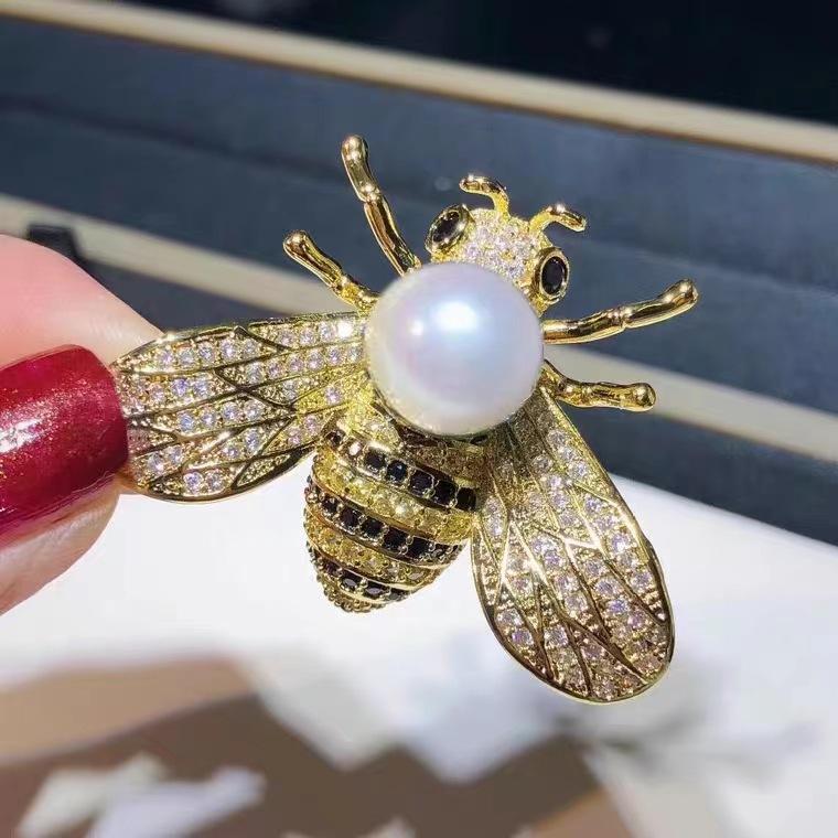 Bee Brooch for High-end Women, Luxurious and Elegant Badge Decoration, Creative and Versatile Clothing Accessories