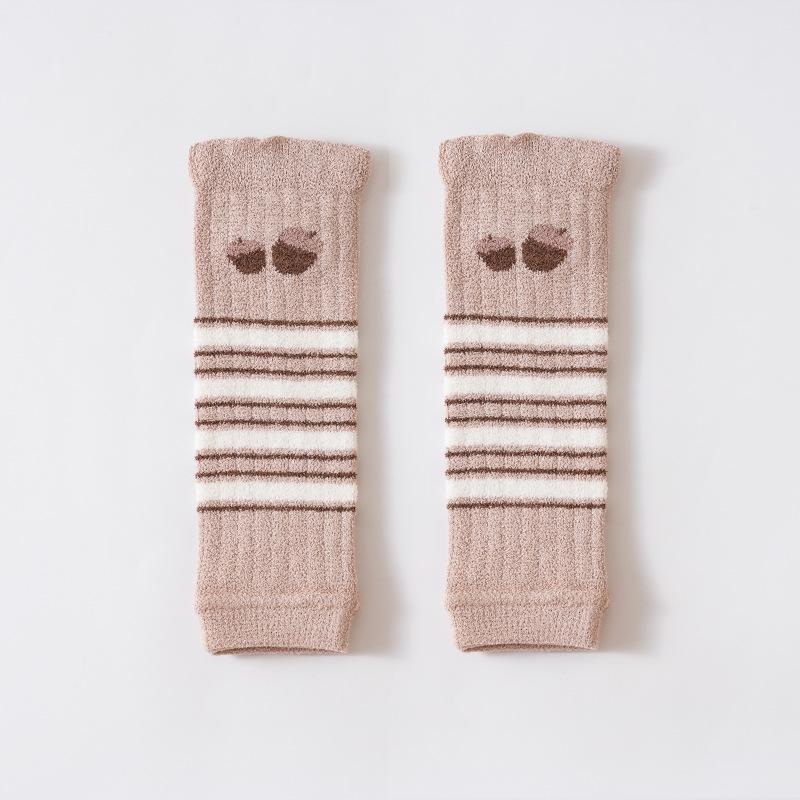 

Xiyu Jia Winter Baby Knee Pads - Thick, Warm Cartoon Half-Velvet Crawling Leg Warmers Age 0-3 (Tube Length 27cm) хаки