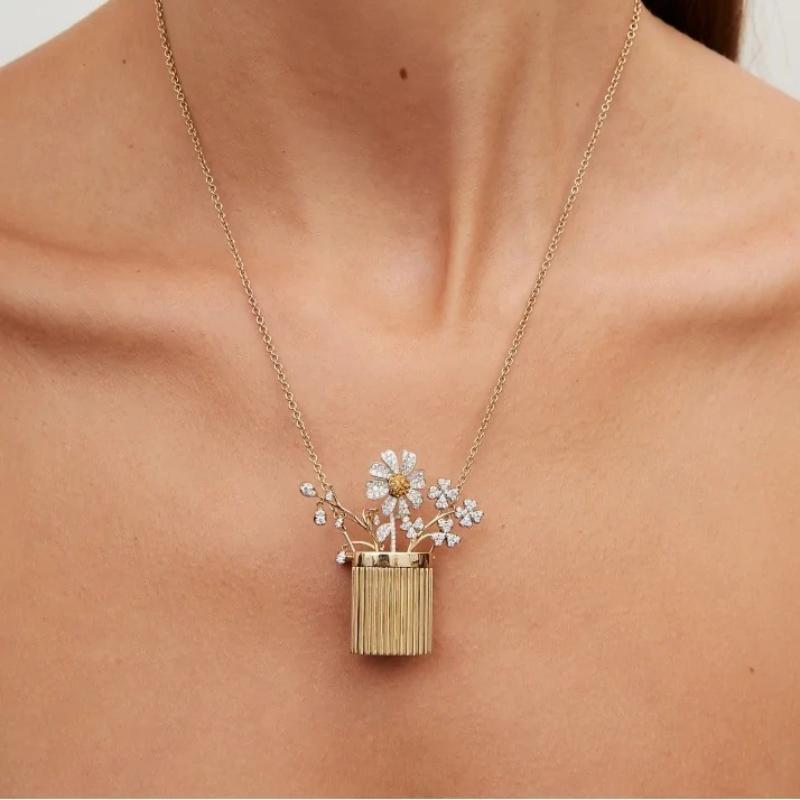 Handmade Flower Bouquet Necklace Lightweight DIY Flower Pendant Necklace Fashion Jewelry for Women Dating Wear