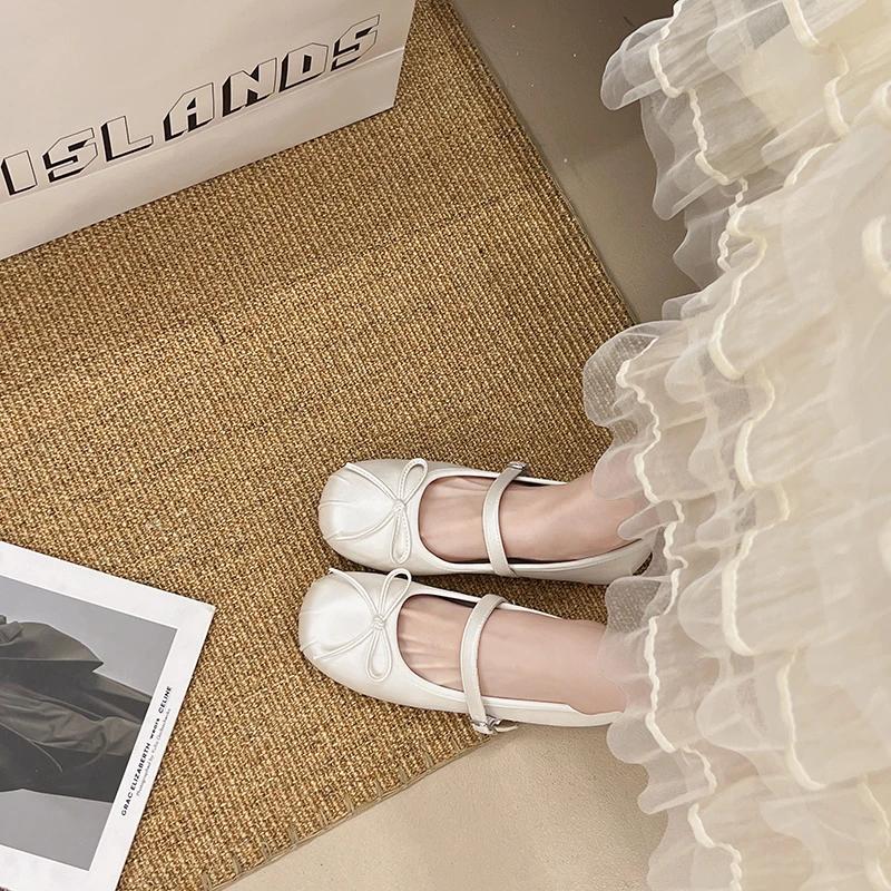 

Women s low-heeled sandals in a new Lolita style for outdoor casual wear, summer fashionable fairy shoes, with bows on the shoes 40 грязно-белый