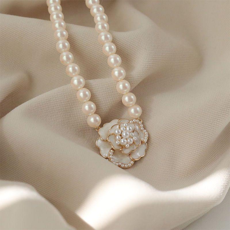 French Fairy Camellia Retro Pearl Necklace Female Niche Design Elegant Collarbone Chain