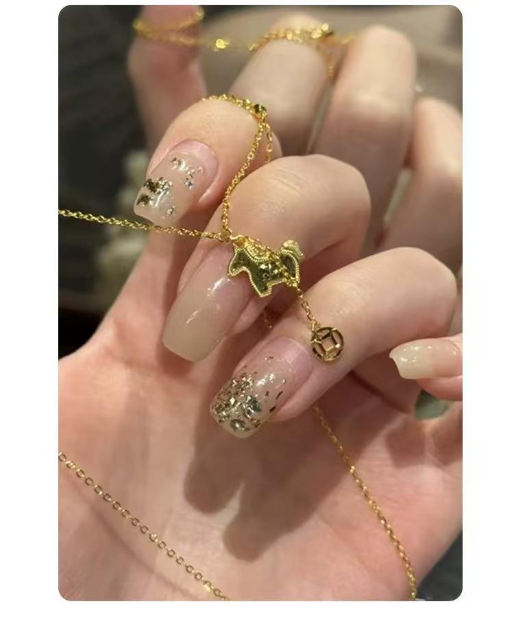 Nickel Silver Plated Crushed Ice Golden Horse Tassel Necklace: Zodiac Year of the Horse, High-End Feel.