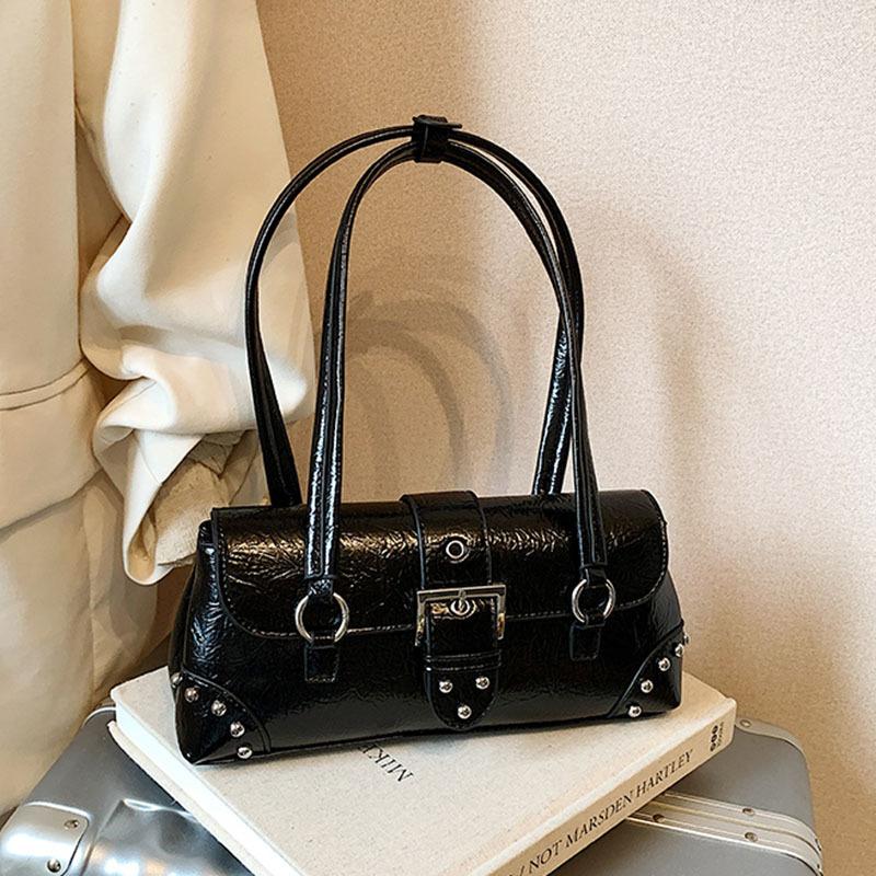 Large capacity retro bag women's autumn and winter niche single shoulder underarm bag rivet commuter pillow bag