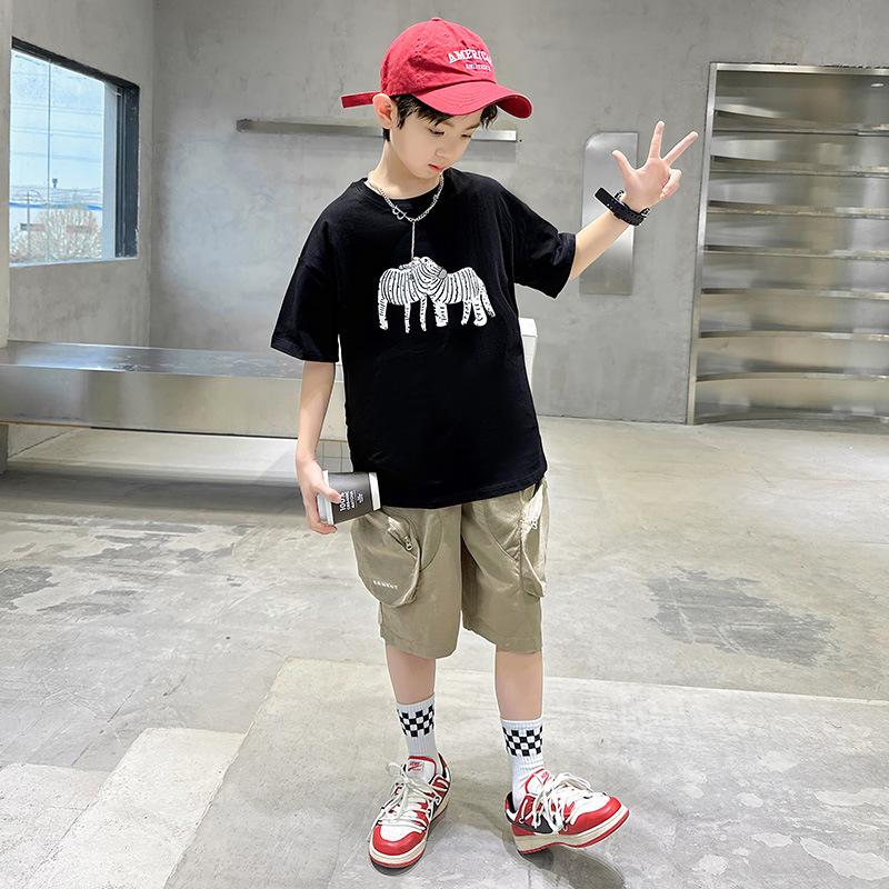 Lässiges Baumwoll-T-Shirt für Jungen im Sommer