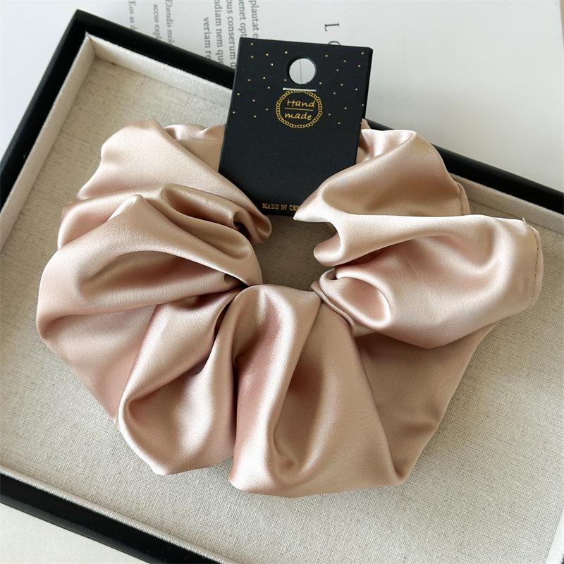 Elegant Retro Satin Scrunchie - Extra Large 18cm Diameter, Luxurious and Fashionable Hair Tie
