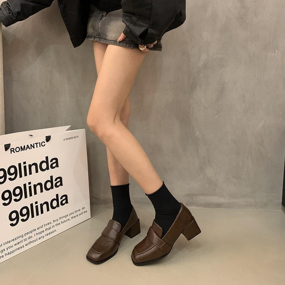 Britu retro vienas kurpes mazas ādas kurpes biezs papēdis kvadrātveida purngals mokasīni rudens un ziemas jaunas viena pedāļa sieviešu kurpes melnas kurpes