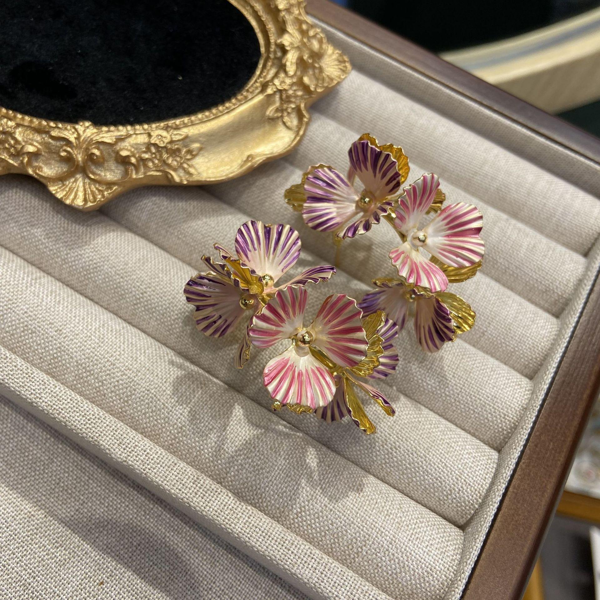 

Серьги-гвоздики с объемными цветами, капающими из журнала, изысканные и реалистичные серьги-гвоздики с цветами, легкие роскошные медные позолоченные серьги