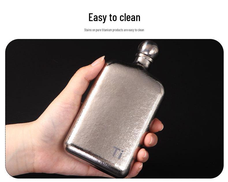 Kompakte Mini-Taschenflasche aus reinem Titan mit kugelförmigem Deckel – Tragbares Outdoor-Alkohol-Set