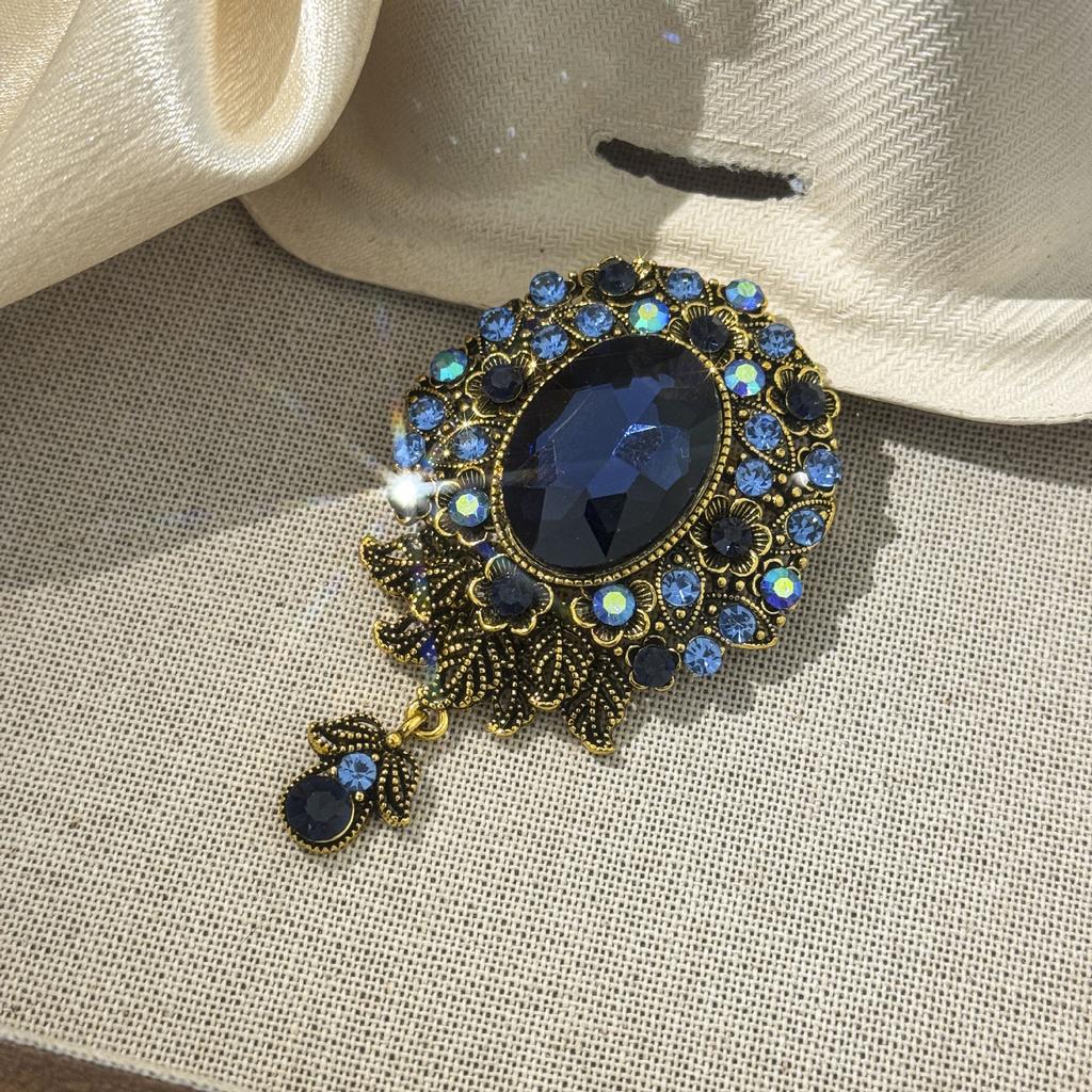 European and American Water Brooch Glass Pendant Corsage Retro Fashion Temperament Niche Versatile Pin Accessories