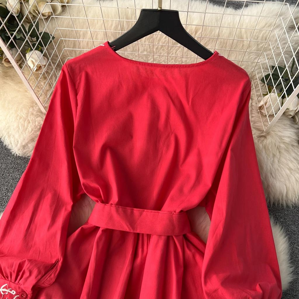 Obcisła sukienka z dekoltem w kształcie litery O, haftowany, bufiasty rękaw, guziki Vestidos, styl etniczny, wiosenne fałdy, sukienki w jednolitym kolorze, linia A