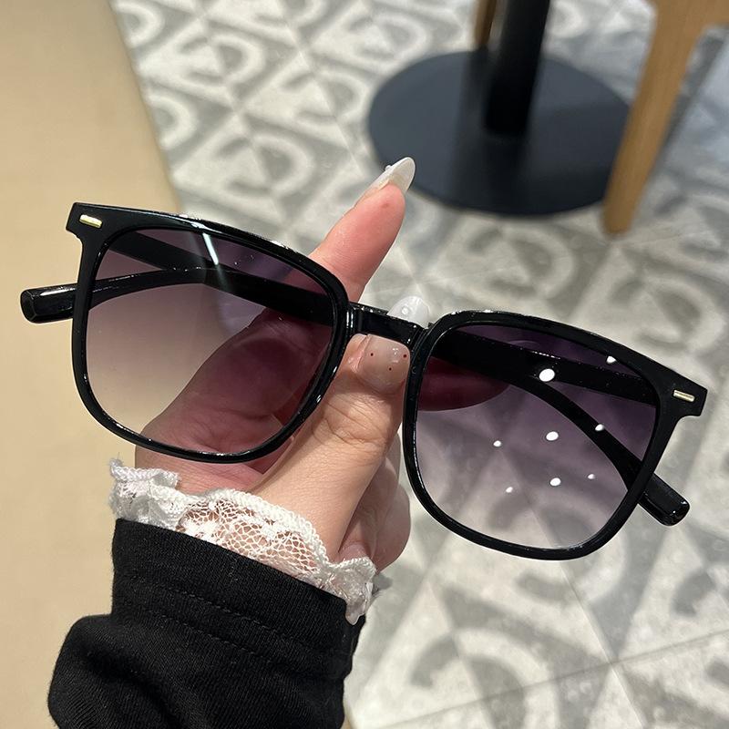 

New Small Rectangle Frame Sunglasses Women s Fashion Color Eyeglasses Summer Travel Eyewear UV400 1PC