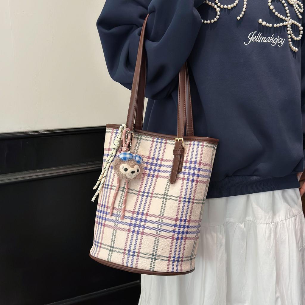 Korean version niche design plaid bucket bag women's bag 2025 new casual fashion shoulder bag commuter armpit bag